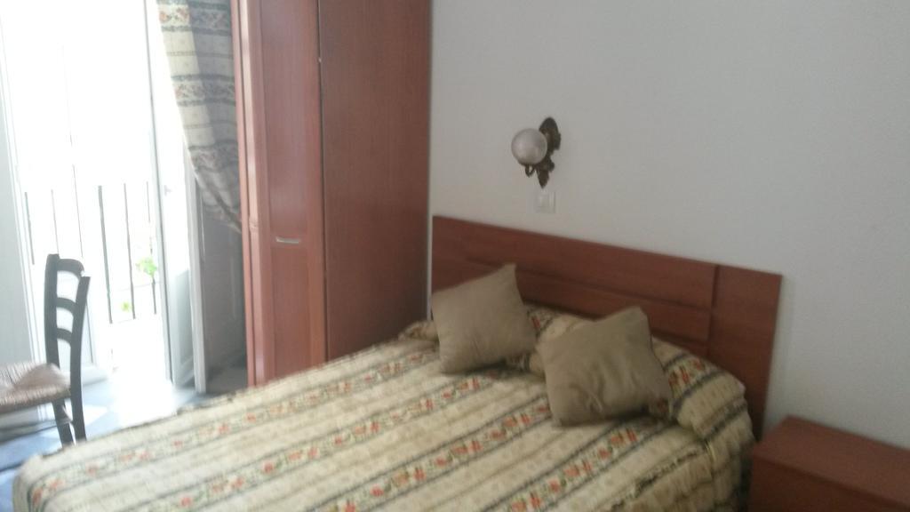 Hostal Centro Sol Кадис Экстерьер фото