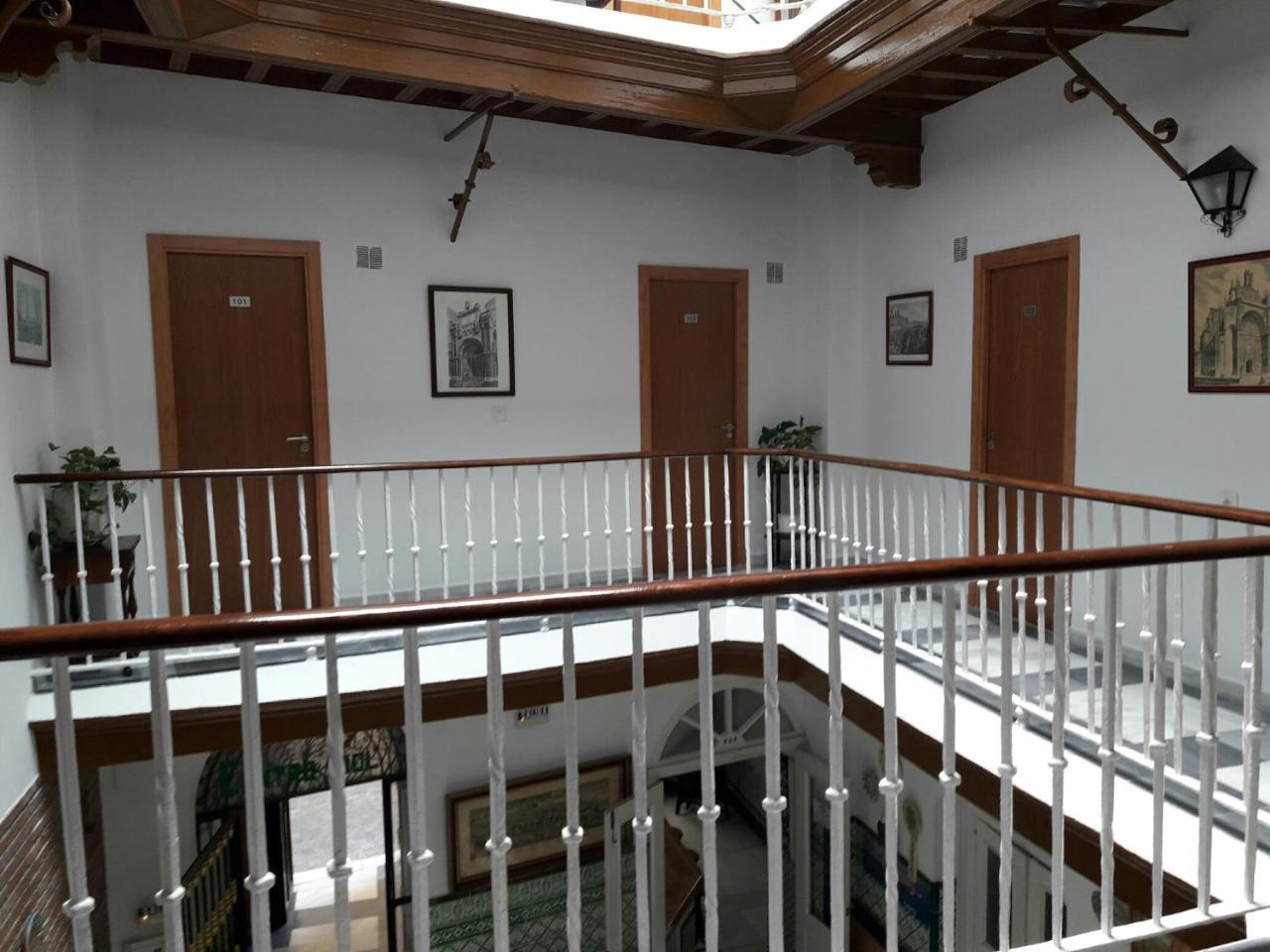 Hostal Centro Sol Кадис Экстерьер фото