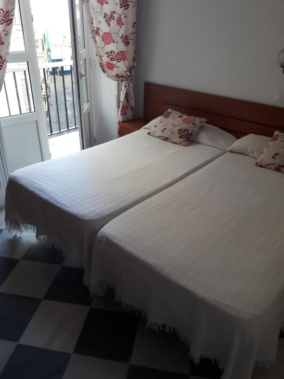 Hostal Centro Sol Кадис Экстерьер фото
